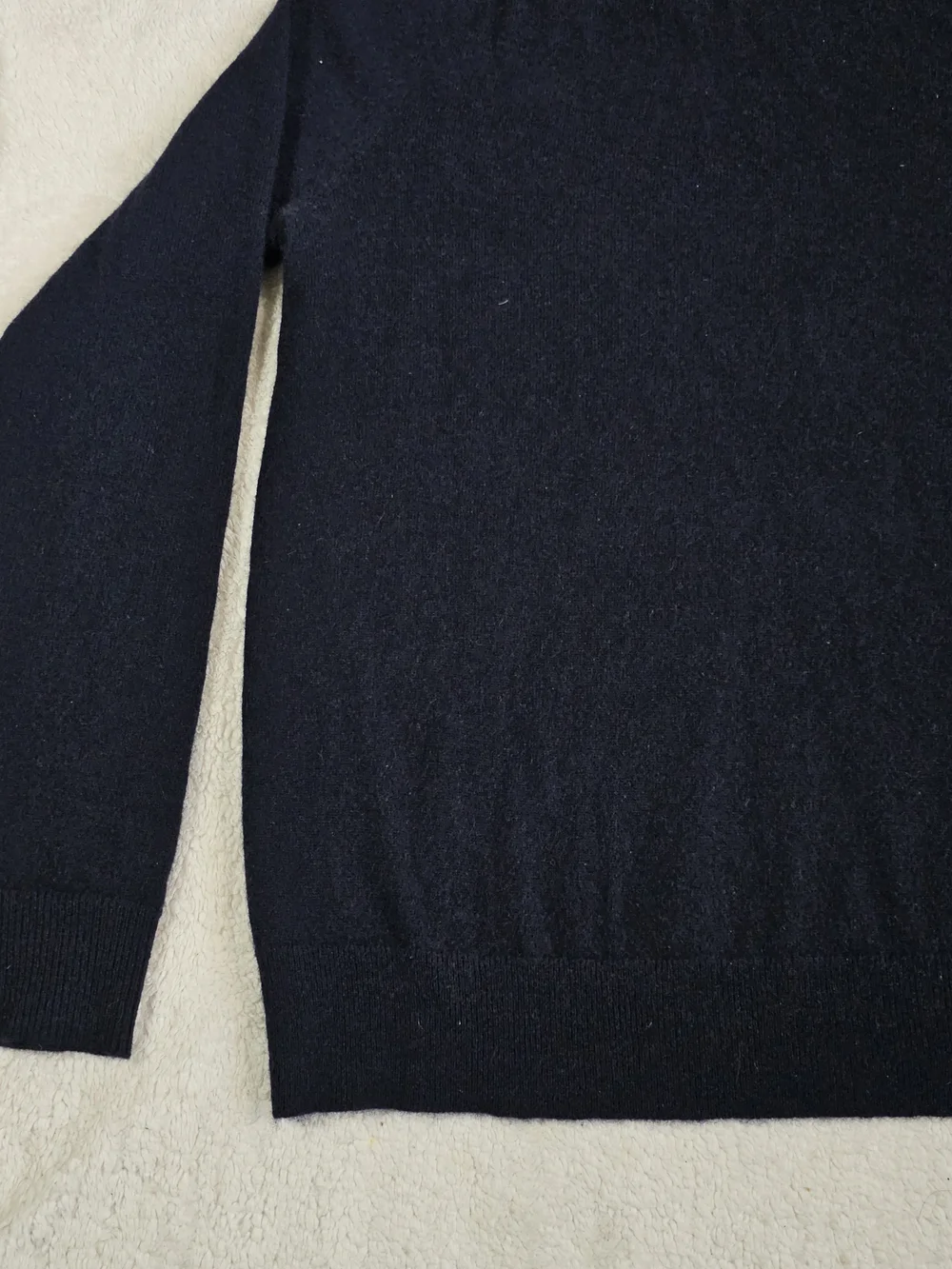 Velvet by Graham & Spencer Navy V-Neck Men's Sweater Cashmere.